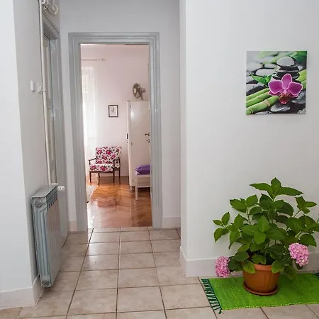 Holiday Arboretum Apartment